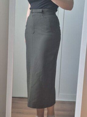 Vintage olive green pencil maxi skirt (with pockets!)! Size 4-6